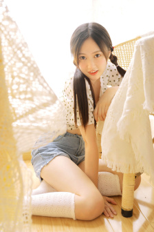 挺岳双腿之间